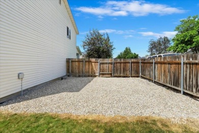 Looks brand new! Brand new roof, brand new flooring (carpet & on Ridgecrest Golf Course in Idaho - for sale on GolfHomes.com, golf home, golf lot