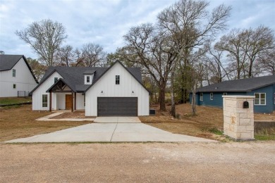 Rewrite using 1000 characters or less: Seller offering $5,000 in on Cedar Creek Country Club in Texas - for sale on GolfHomes.com, golf home, golf lot