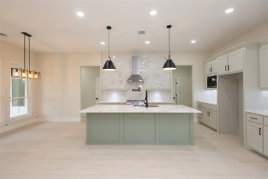 Rewrite using 1000 characters or less: Seller offering $5,000 in on Cedar Creek Country Club in Texas - for sale on GolfHomes.com, golf home, golf lot