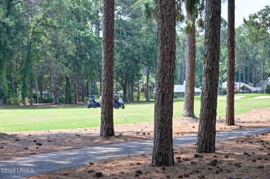 8th fairway vistas Oyster Reef Golf Course. 1-story home w/ on Dolphin Head Golf Club in South Carolina - for sale on GolfHomes.com, golf home, golf lot