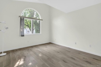 Beautifully updated 2-bedroom, 2-bath end unit located in the on Birchwood at Spring Lake in New York - for sale on GolfHomes.com, golf home, golf lot
