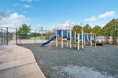 Beautifully updated 2-bedroom, 2-bath end unit located in the on Birchwood at Spring Lake in New York - for sale on GolfHomes.com, golf home, golf lot