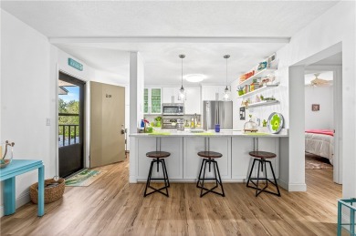 This stunningly remodeled Vista Plantation condo is truly a gem on Vista Plantation Golf Club in Florida - for sale on GolfHomes.com, golf home, golf lot