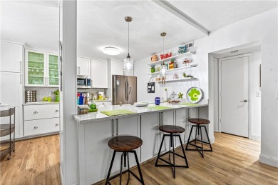 This stunningly remodeled Vista Plantation condo is truly a gem on Vista Plantation Golf Club in Florida - for sale on GolfHomes.com, golf home, golf lot