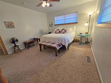 This charming 3 bed, 2 bath home is just minutes away from Lake on Lake Hefner Golf Club in Oklahoma - for sale on GolfHomes.com, golf home, golf lot