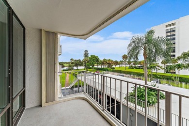 NIicely renovated & freshly painted 2/2 condo in the heart of on North Palm Beach Country Club in Florida - for sale on GolfHomes.com, golf home, golf lot