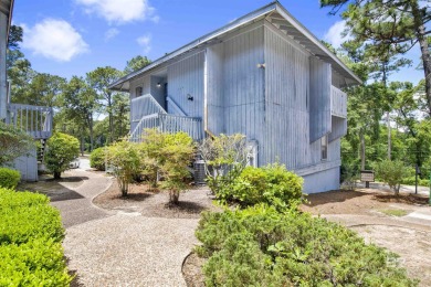 This inviting home in Golf Terrace presents a wonderful on Lake Forest Yacht and Country Club in Alabama - for sale on GolfHomes.com, golf home, golf lot