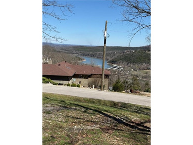 High atop *The Island* on Rocky Top Circle in Holiday Island on Holiday Island Executive Golf Course in Arkansas - for sale on GolfHomes.com, golf home, golf lot