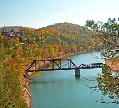 High atop *The Island* on Rocky Top Circle in Holiday Island on Holiday Island Executive Golf Course in Arkansas - for sale on GolfHomes.com, golf home, golf lot