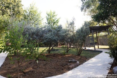 Stunning 3-bedroom home in highly sought after Riverhill on Riverhill Country Club in Texas - for sale on GolfHomes.com, golf home, golf lot