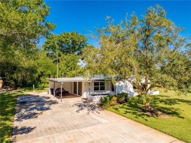 Charming 2-bed, 1-bath home on nearly half an acre (.45+/-) in on Sandridge Golf Course and Club in Florida - for sale on GolfHomes.com, golf home, golf lot