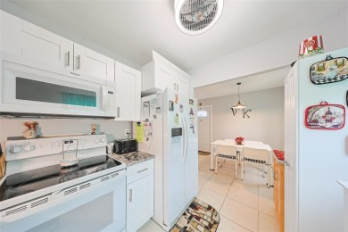 Welcome home to this lovely 2 bedroom/2 bath Condo in Kings on Kings Point Executive Golf Course in Florida - for sale on GolfHomes.com, golf home, golf lot