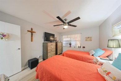 Welcome home to this lovely 2 bedroom/2 bath Condo in Kings on Kings Point Executive Golf Course in Florida - for sale on GolfHomes.com, golf home, golf lot