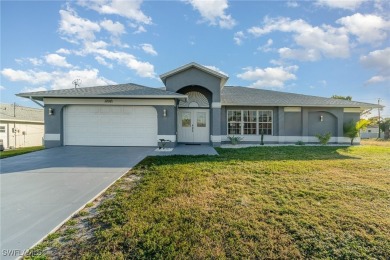 Priced well below comparable homes, This charming single-level on Palmetto-Pine Country Club in Florida - for sale on GolfHomes.com, golf home, golf lot