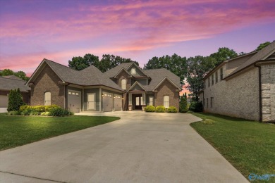 Five bedrooms, 4 baths, spacious living room, open kitchen and on Canebrake Golf Club in Alabama - for sale on GolfHomes.com, golf home, golf lot