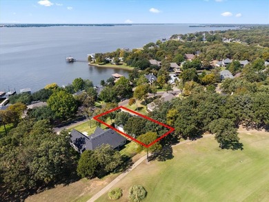 Updated home in prestigous Pinnacle Golf Club, Cedar Creek Lake! on Pinnacle Golf and Boat Club in Texas - for sale on GolfHomes.com, golf home, golf lot