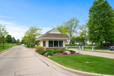 Beautifully updated 2-bedroom, 2.5-bath ranch townhome located on Carillon Lakes 3 Hole Course in Illinois - for sale on GolfHomes.com, golf home, golf lot