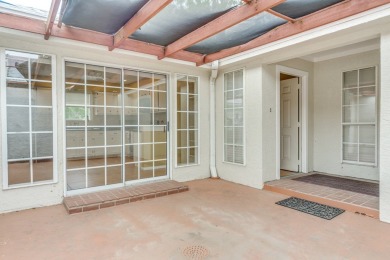 Convenient End Unit Townhome is perfectly located near golf on Scott Schriener Municipal Golf Course in Texas - for sale on GolfHomes.com, golf home, golf lot