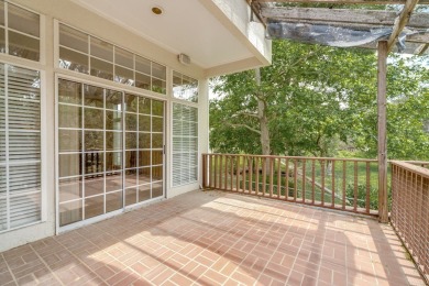 Convenient End Unit Townhome is perfectly located near golf on Scott Schriener Municipal Golf Course in Texas - for sale on GolfHomes.com, golf home, golf lot
