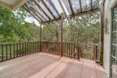 Convenient End Unit Townhome is perfectly located near golf on Scott Schriener Municipal Golf Course in Texas - for sale on GolfHomes.com, golf home, golf lot