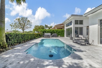 DONT MISS THIS OPPORTUNITY. MOVE- IN READY HOME. JUST BRING YOUR on Woodfield Country Club in Florida - for sale on GolfHomes.com, golf home, golf lot