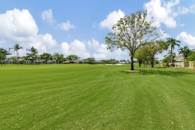 DONT MISS THIS OPPORTUNITY. MOVE- IN READY HOME. JUST BRING YOUR on Woodfield Country Club in Florida - for sale on GolfHomes.com, golf home, golf lot