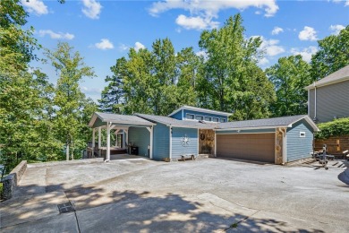 Lake Hartwell location, location, location! Over 100 feet of on The Trail At Chickasaw Pointe in South Carolina - for sale on GolfHomes.com, golf home, golf lot