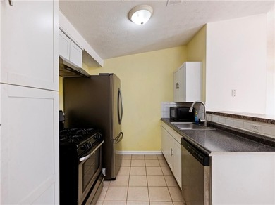 Discover cozy, low-maintenance living in this charming end-unit on Heritage Golf Links in Georgia - for sale on GolfHomes.com, golf home, golf lot