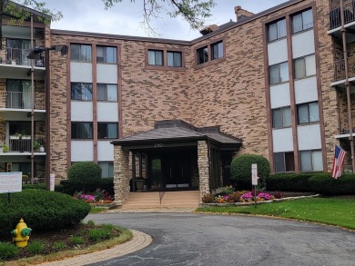 THIS ONE BEDROOM CONDO OVERLOOKS A BEAUTIFUL GOLF COURSE AND on Old Orchard Country Club, Inc. in Illinois - for sale on GolfHomes.com, golf home, golf lot