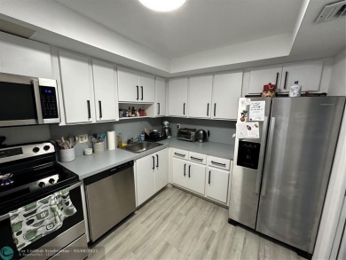 Beautifully updated 2/2 in Palm Aire Country Club community on Palm-Aire Country Club and Resort - Palms in Florida - for sale on GolfHomes.com, golf home, golf lot
