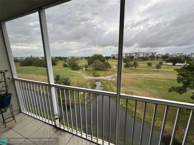 Beautifully updated 2/2 in Palm Aire Country Club community on Palm-Aire Country Club and Resort - Palms in Florida - for sale on GolfHomes.com, golf home, golf lot