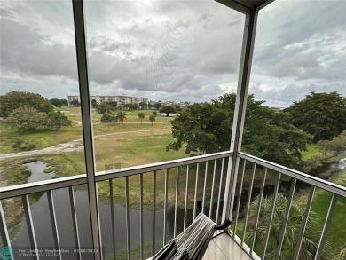 Beautifully updated 2/2 in Palm Aire Country Club community on Palm-Aire Country Club and Resort - Palms in Florida - for sale on GolfHomes.com, golf home, golf lot
