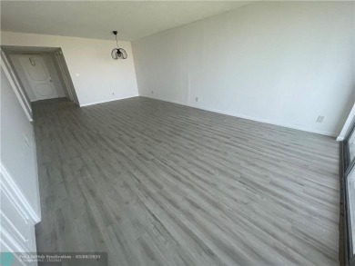 Beautifully updated 2/2 in Palm Aire Country Club community on Palm-Aire Country Club and Resort - Palms in Florida - for sale on GolfHomes.com, golf home, golf lot
