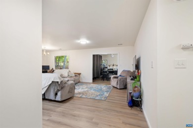 Immaculate, light-filled modern ranch, fully remodeled last year on Lake Monticello Golf Course in Virginia - for sale on GolfHomes.com, golf home, golf lot