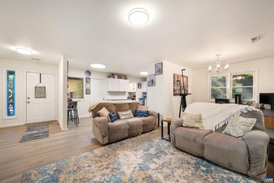Immaculate, light-filled modern ranch, fully remodeled last year on Lake Monticello Golf Course in Virginia - for sale on GolfHomes.com, golf home, golf lot