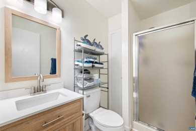Immaculate, light-filled modern ranch, fully remodeled last year on Lake Monticello Golf Course in Virginia - for sale on GolfHomes.com, golf home, golf lot