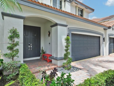 INCREDIBLE BACKYARD, FULLY RENOVATED HOME W/ STUNNING VIEWS on Weston Hills Country Club in Florida - for sale on GolfHomes.com, golf home, golf lot