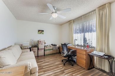 Charming and well-loved duplex. This 2 Bedroom, 2 Bath gemini on PalmBrook Country Club in Arizona - for sale on GolfHomes.com, golf home, golf lot