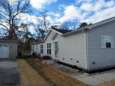 Well cared for turnkey 2 bed 2 bath Turnberry model home in this on Mays Landing Golf and Country Club in New Jersey - for sale on GolfHomes.com, golf home, golf lot