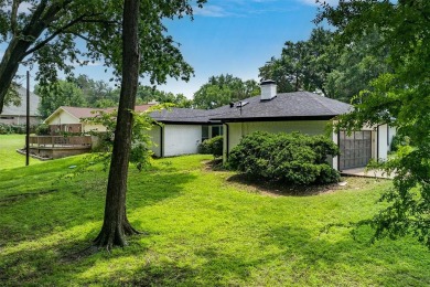 Welcome to the Cedar Creek Country Club in this 4BR 2B home on Cedar Creek Country Club in Texas - for sale on GolfHomes.com, golf home, golf lot