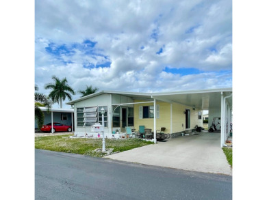 Location is key for this 2 bedroom 2 bath home just steps away on Royal Wood Golf and Country Club in Florida - for sale on GolfHomes.com, golf home, golf lot