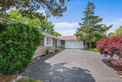 Welcome to this charming and well-maintained 3-bedroom ranch on Countryside Golf Club in Illinois - for sale on GolfHomes.com, golf home, golf lot