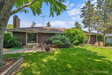Welcome to this charming and well-maintained 3-bedroom ranch on Countryside Golf Club in Illinois - for sale on GolfHomes.com, golf home, golf lot