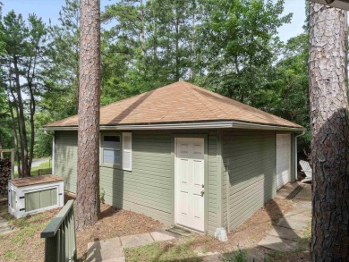 Charming 3-Bedroom Retreat in Holly Lake Ranch - Peace, Privacy on Holly Lake Ranch Golf Club in Texas - for sale on GolfHomes.com, golf home, golf lot