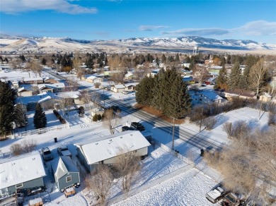 Well-maintained 3-bedroom, 2-bathroom home on corner lotplete on Old Baldy Golf Course in Montana - for sale on GolfHomes.com, golf home, golf lot