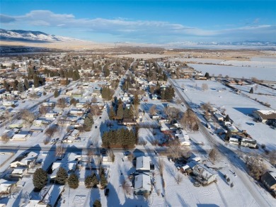 Well-maintained 3-bedroom, 2-bathroom home on corner lotplete on Old Baldy Golf Course in Montana - for sale on GolfHomes.com, golf home, golf lot