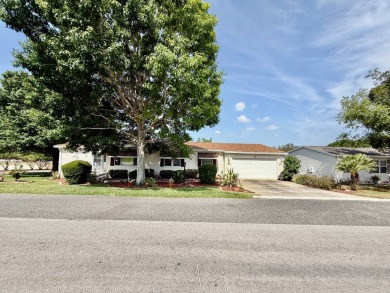 Home is located in Water Oak Country Club Estates in Lady Lake on Water Oak Country Club Estates in Florida - for sale on GolfHomes.com, golf home, golf lot