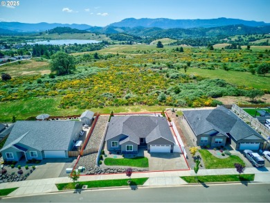 Beautiful newer construction in the desirable Fairway Ridge on Oak Hills Golf Club / Umpqua Golf Resort in Oregon - for sale on GolfHomes.com, golf home, golf lot
