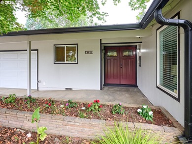 Welcome to golf course living without the HOA! This beautifully on Arrowhead Golf Club in Oregon - for sale on GolfHomes.com, golf home, golf lot