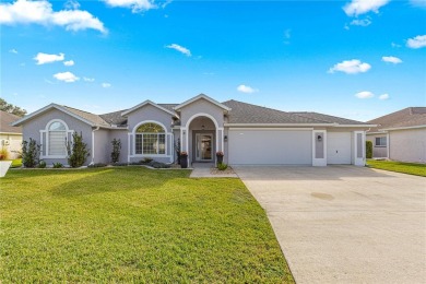 ***ABSOLUTELY WONDERFUL HOME***   You will love this 2 Bed / 2.5 on Ocala Palms Golf and Country Club in Florida - for sale on GolfHomes.com, golf home, golf lot